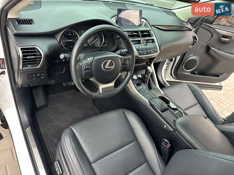 Внедорожник / Кроссовер Lexus NX 2015 в Одессе