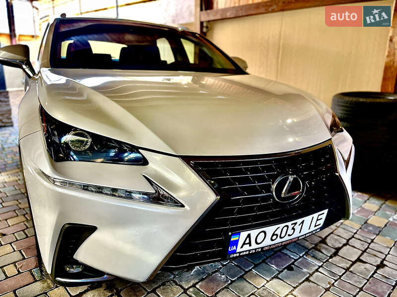 Внедорожник / Кроссовер Lexus NX 2018 в Ужгороде