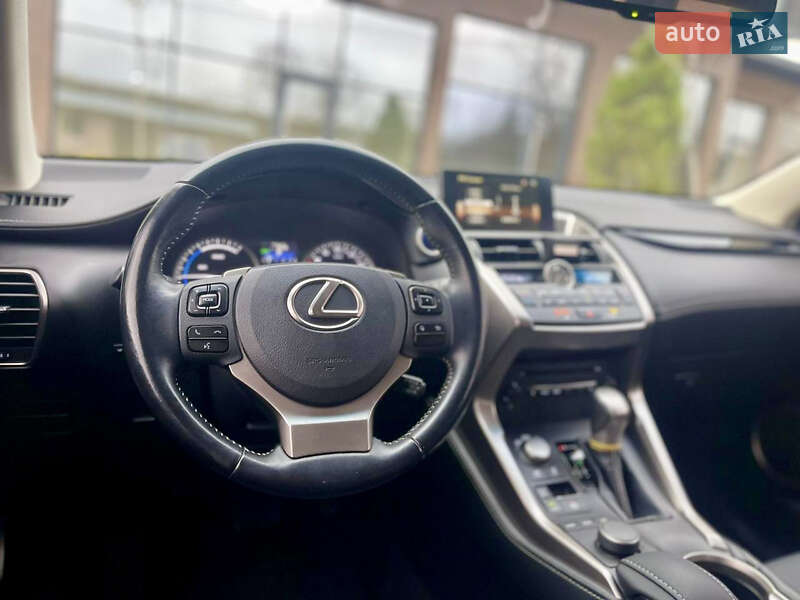 Внедорожник / Кроссовер Lexus NX 2017 в Ужгороде
