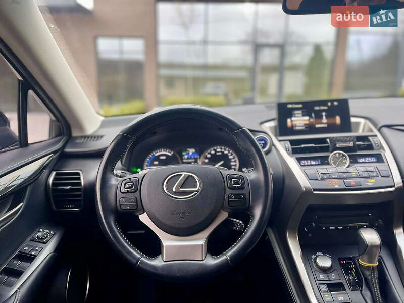 Внедорожник / Кроссовер Lexus NX 2017 в Ужгороде