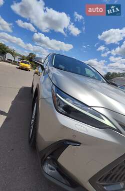 Позашляховик / Кросовер Lexus NX 2022 в 