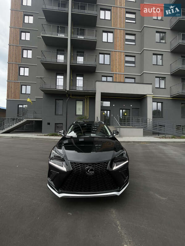 Lexus NX 2021