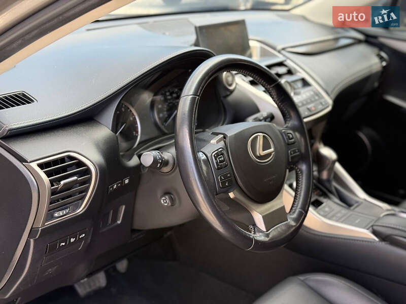 Позашляховик / Кросовер Lexus NX 2015 в Новомосковську