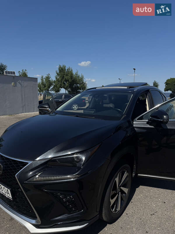 Lexus NX 2021