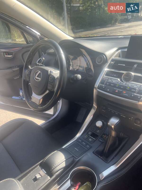 Позашляховик / Кросовер Lexus NX 2016 в Дніпрі