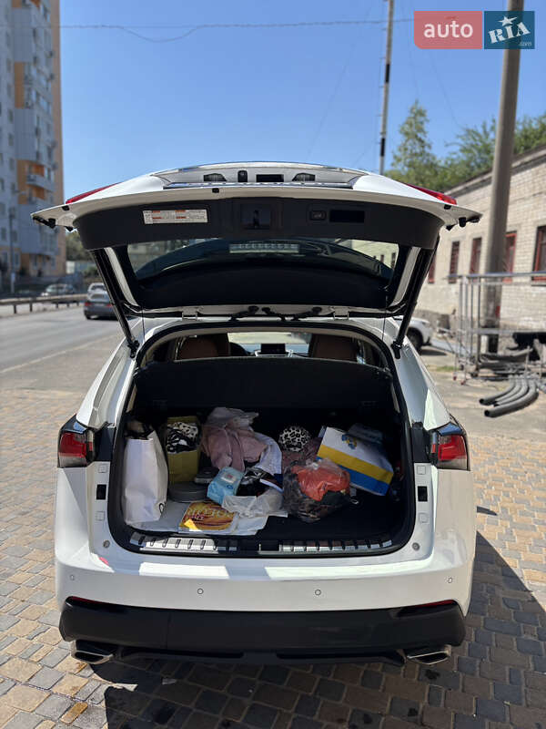 Внедорожник / Кроссовер Lexus NX 2016 в Одессе