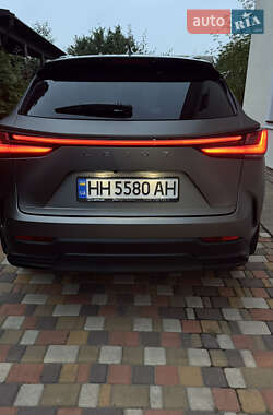 Позашляховик / Кросовер Lexus NX 2022 в 