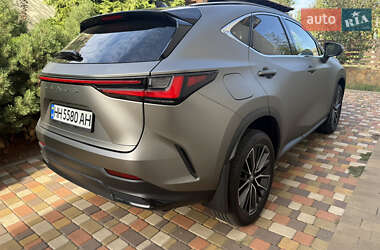 Позашляховик / Кросовер Lexus NX 2022 в 