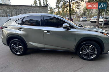 Позашляховик / Кросовер Lexus NX 2015 в 
