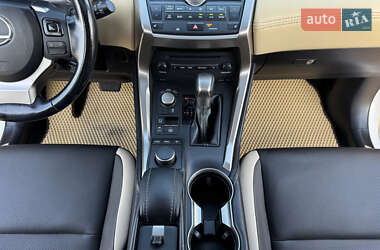 Позашляховик / Кросовер Lexus NX 2015 в 