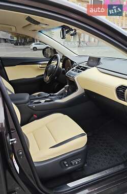 Позашляховик / Кросовер Lexus NX 2015 в  фото 13 Позашляховик / Кросовер Lexus NX 2015 в