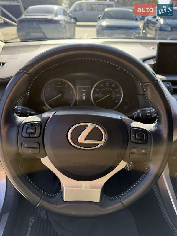 Позашляховик / Кросовер Lexus NX 2016 в Чернівцях