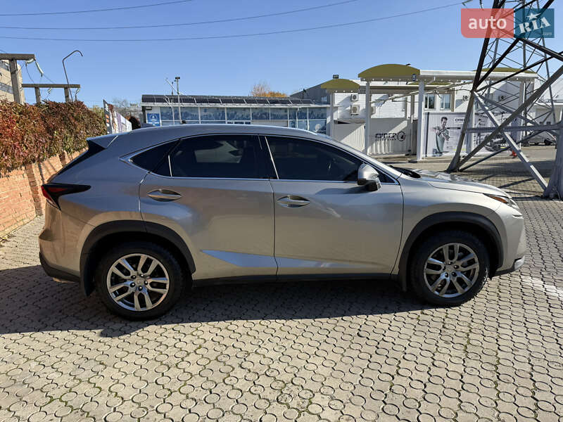 Позашляховик / Кросовер Lexus NX 2016 в Чернівцях