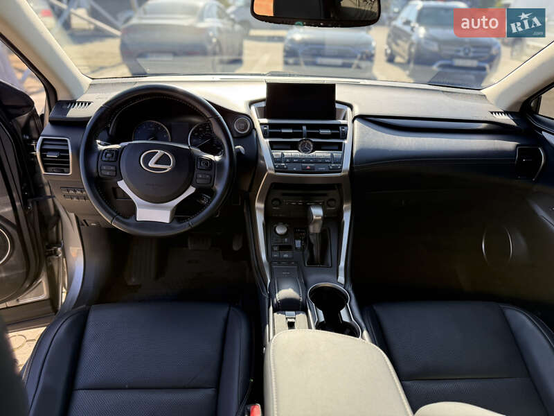 Позашляховик / Кросовер Lexus NX 2016 в Чернівцях