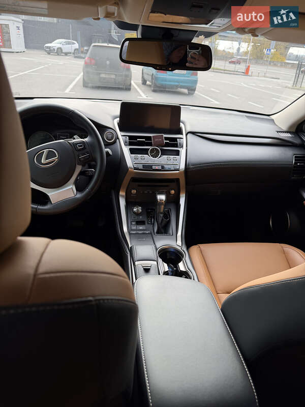 Позашляховик / Кросовер Lexus NX 2017 в Києві