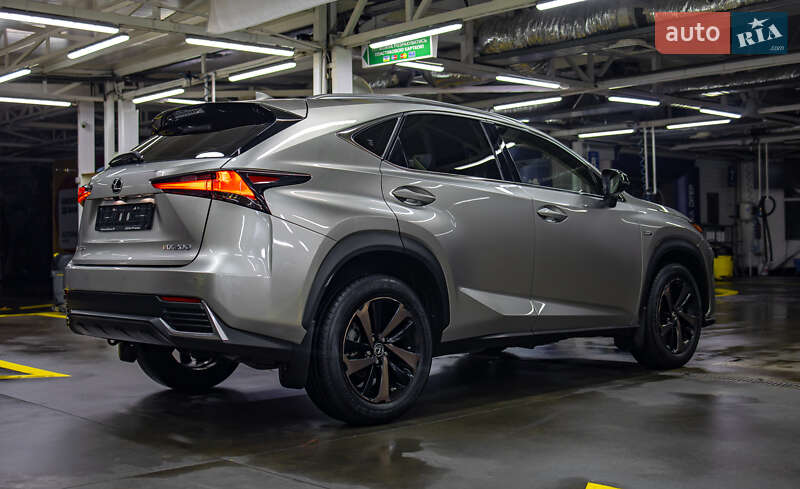 Позашляховик / Кросовер Lexus NX 2020 в Чернівцях