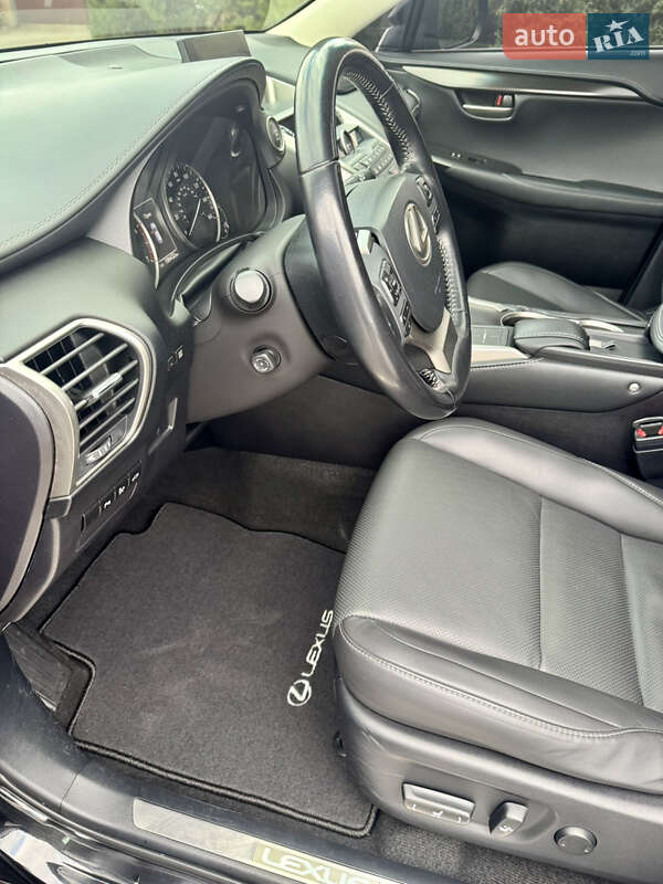 Внедорожник / Кроссовер Lexus NX 2016 в Днепре