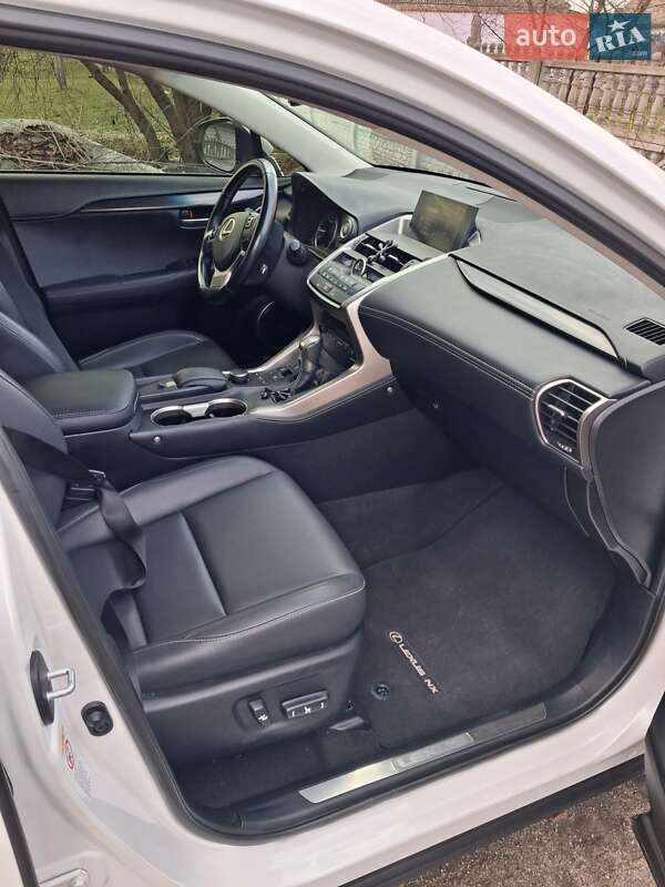 Внедорожник / Кроссовер Lexus NX 2016 в Полтаве