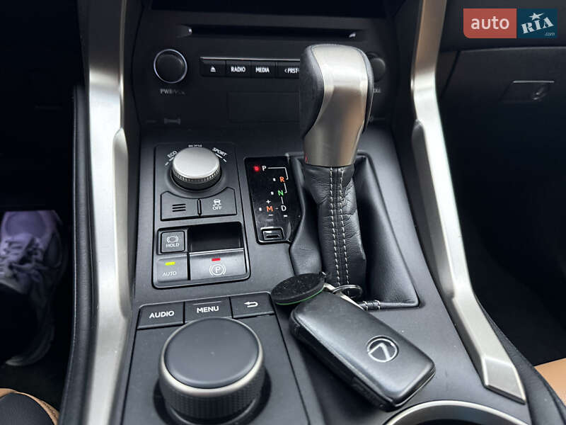 Внедорожник / Кроссовер Lexus NX 2017 в Черновцах