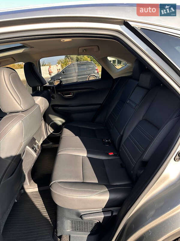 Позашляховик / Кросовер Lexus NX 2016 в Києві