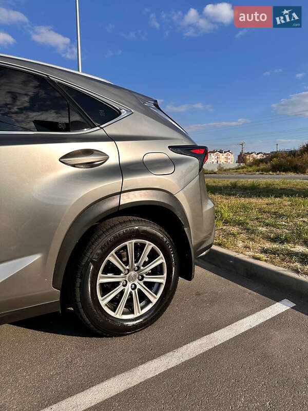 Позашляховик / Кросовер Lexus NX 2016 в Києві