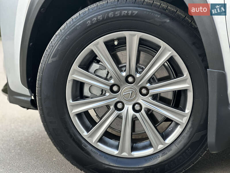 Внедорожник / Кроссовер Lexus NX 2015 в Дрогобыче