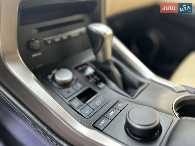 Внедорожник / Кроссовер Lexus NX 2015 в Дрогобыче