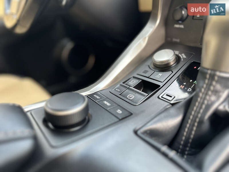 Внедорожник / Кроссовер Lexus NX 2015 в Дрогобыче