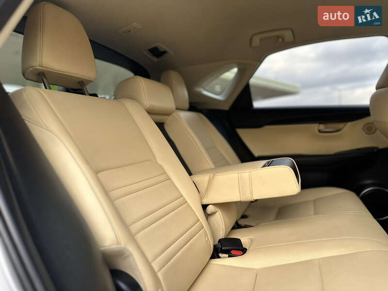 Внедорожник / Кроссовер Lexus NX 2015 в Дрогобыче