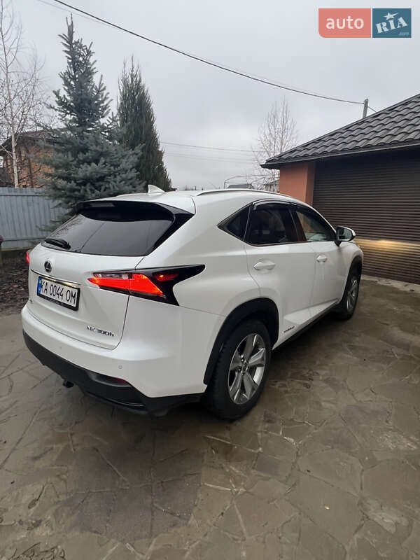 Внедорожник / Кроссовер Lexus NX 2016 в Новых Петровцах