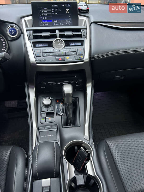 Внедорожник / Кроссовер Lexus NX 2016 в Новых Петровцах