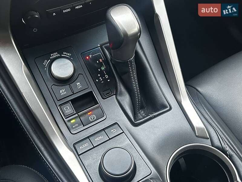 Внедорожник / Кроссовер Lexus NX 2015 в Киеве