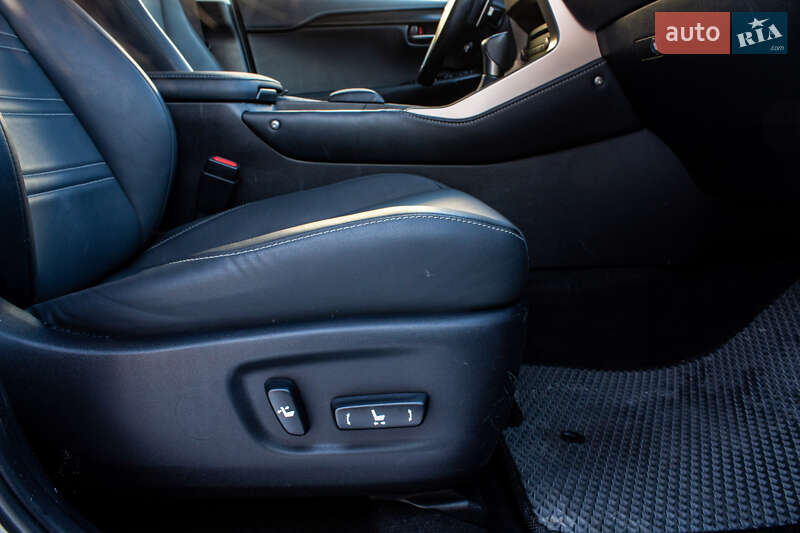 Внедорожник / Кроссовер Lexus NX 2018 в Львове