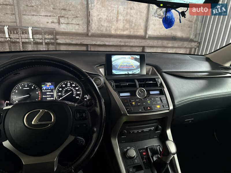 Позашляховик / Кросовер Lexus NX 2015 в Ромнах
