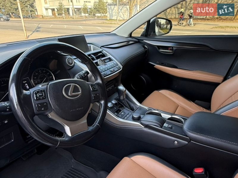 Внедорожник / Кроссовер Lexus NX 2016 в Ивано-Франковске