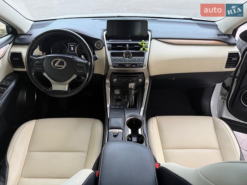 Позашляховик / Кросовер Lexus NX 2017 в Києві