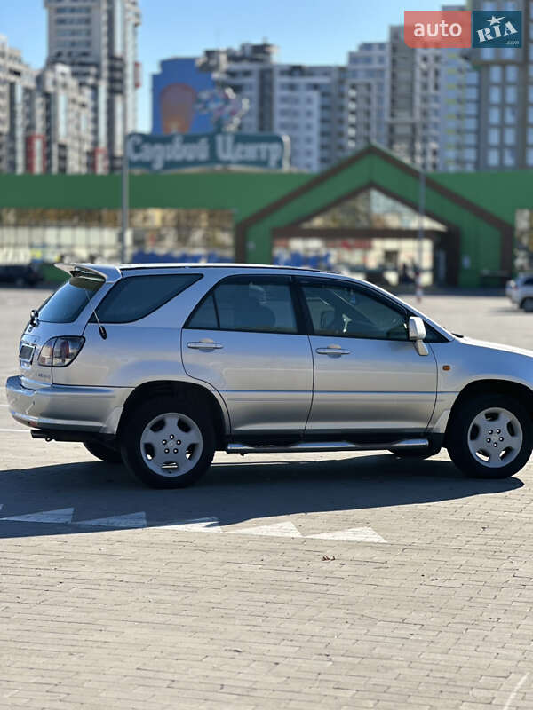 Внедорожник / Кроссовер Lexus RX 2002 в Одессе