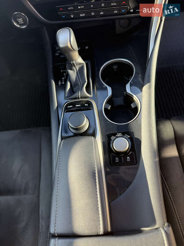 Внедорожник / Кроссовер Lexus RX 2018 в Львове