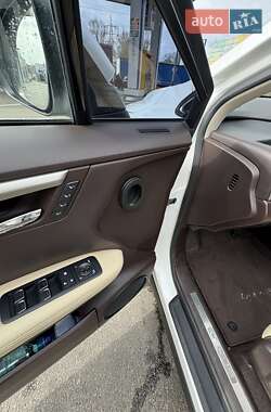 Позашляховик / Кросовер Lexus RX 2016 в 