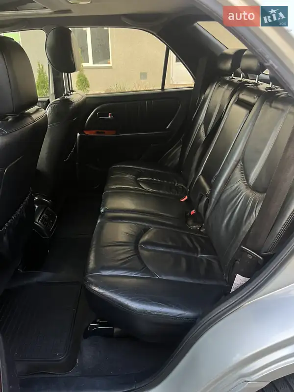 Позашляховик / Кросовер Lexus RX 2003 в 