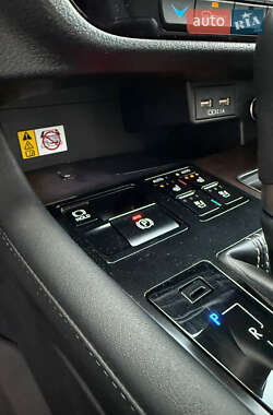 Внедорожник / Кроссовер Lexus RX 2021 в 