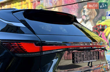 Позашляховик / Кросовер Lexus RX 2024 в 