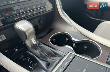 Позашляховик / Кросовер Lexus RX 2022 в 