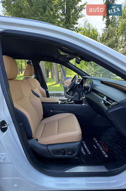 Внедорожник / Кроссовер Lexus RX 2023 в 