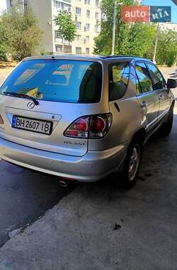 Внедорожник / Кроссовер Lexus RX 2000 в 