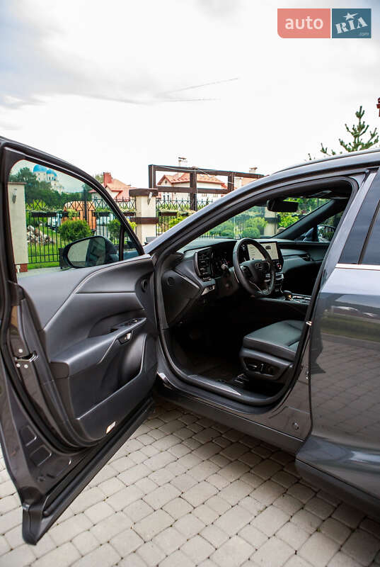 Позашляховик / Кросовер Lexus RX 2024 в Шептицькому