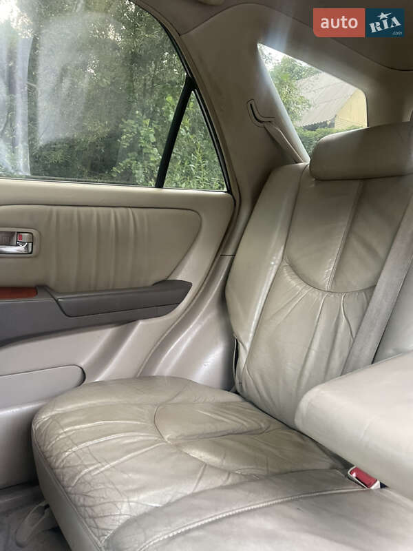 Внедорожник / Кроссовер Lexus RX 2002 в Киеве