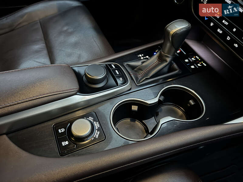 Позашляховик / Кросовер Lexus RX 2016 в Києві