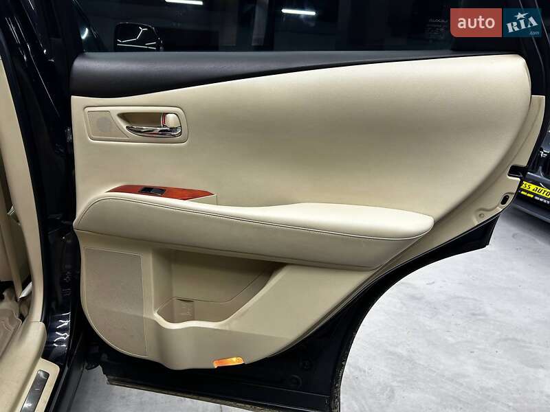 Позашляховик / Кросовер Lexus RX 2011 в Чернівцях