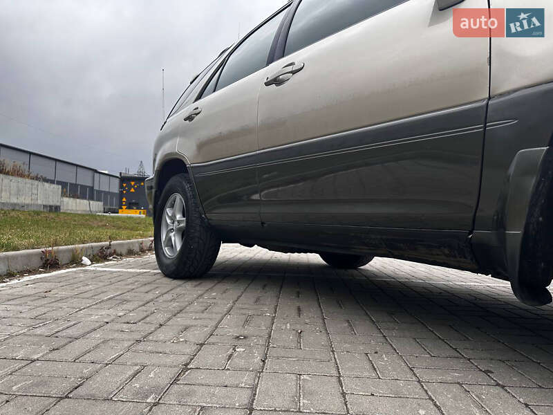 Внедорожник / Кроссовер Lexus RX 2001 в Львове